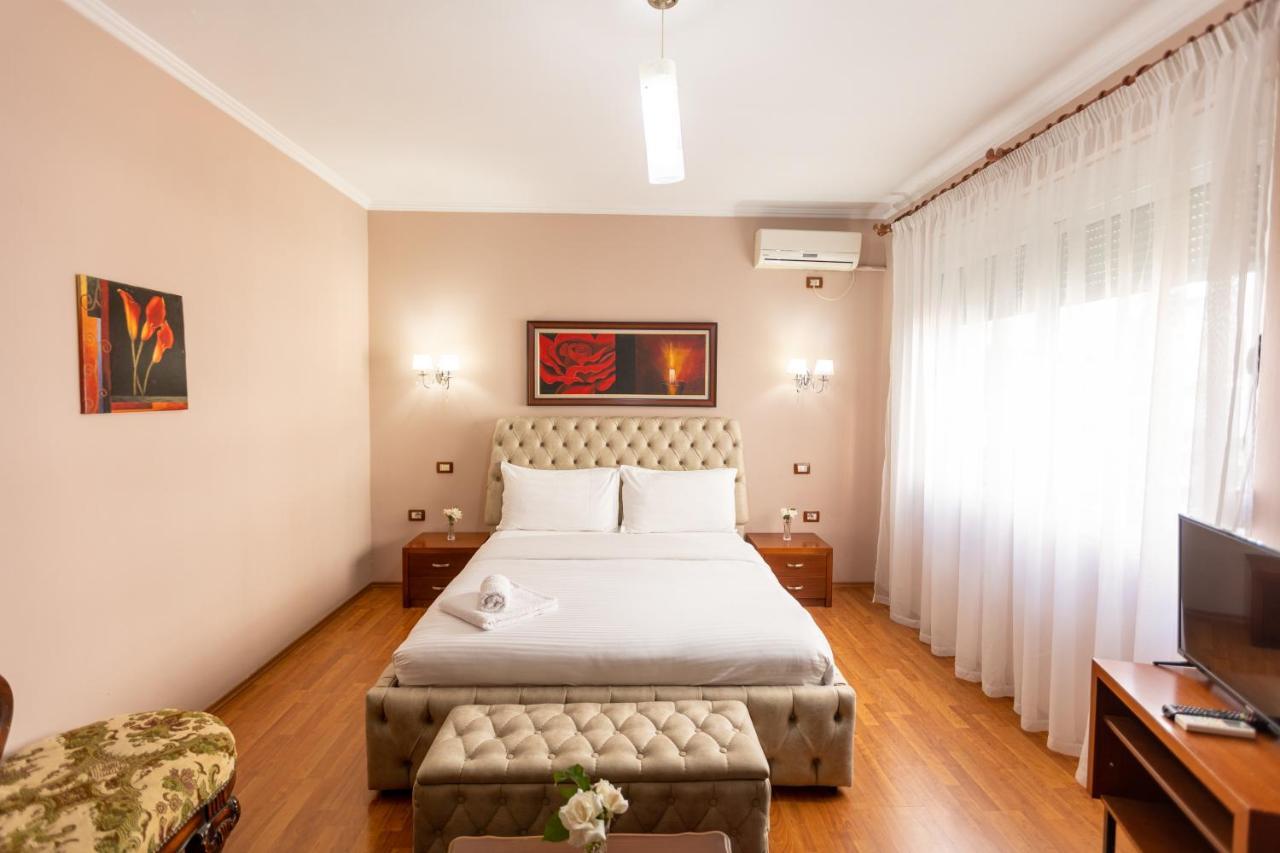 Prince Hotel Тирана Екстериор снимка
