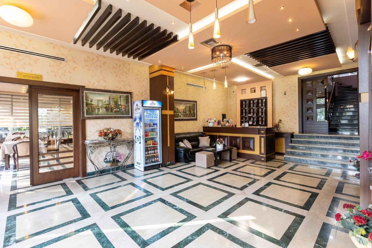 Prince Hotel Тирана Екстериор снимка