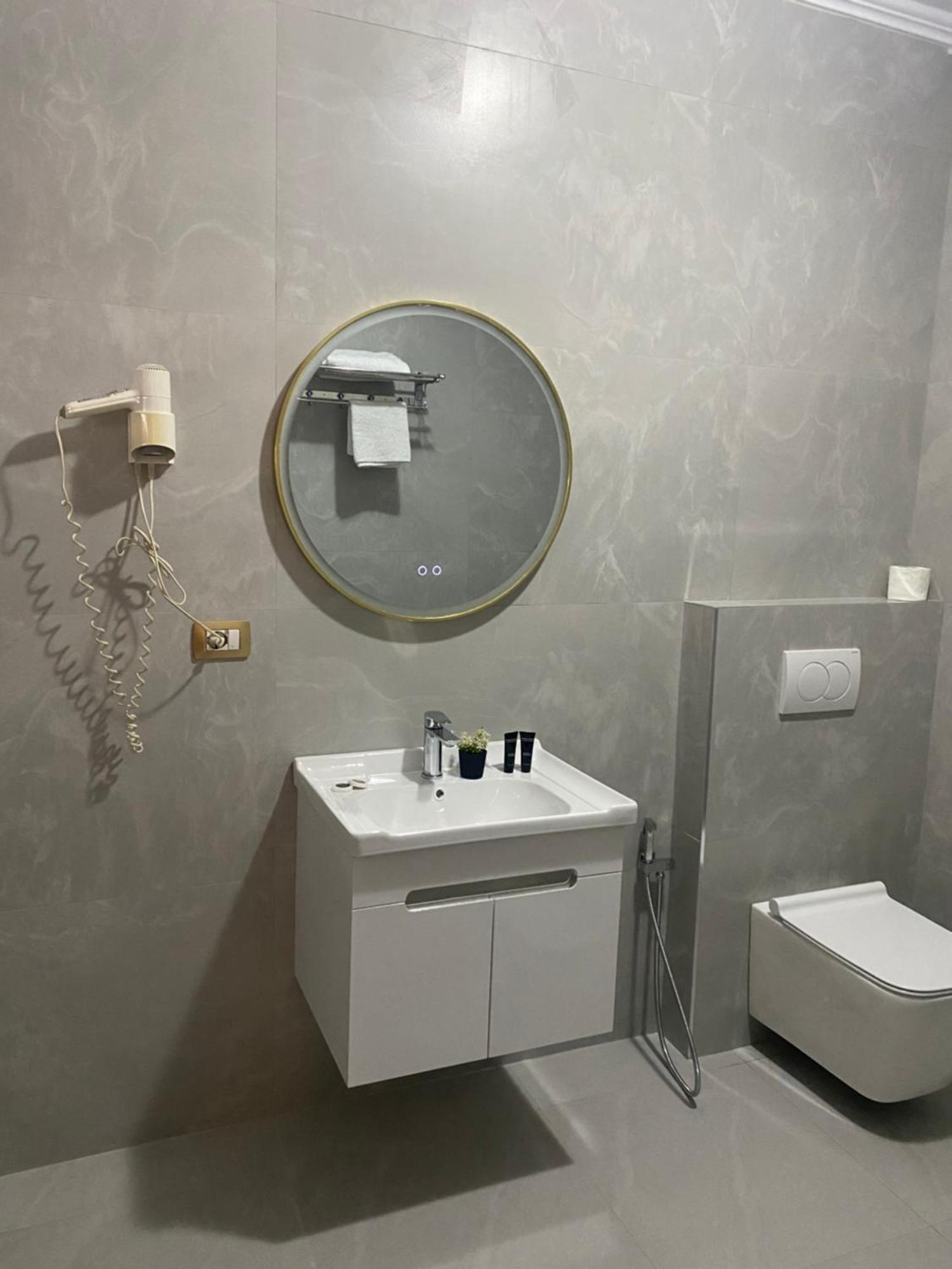 Prince Hotel Тирана Екстериор снимка