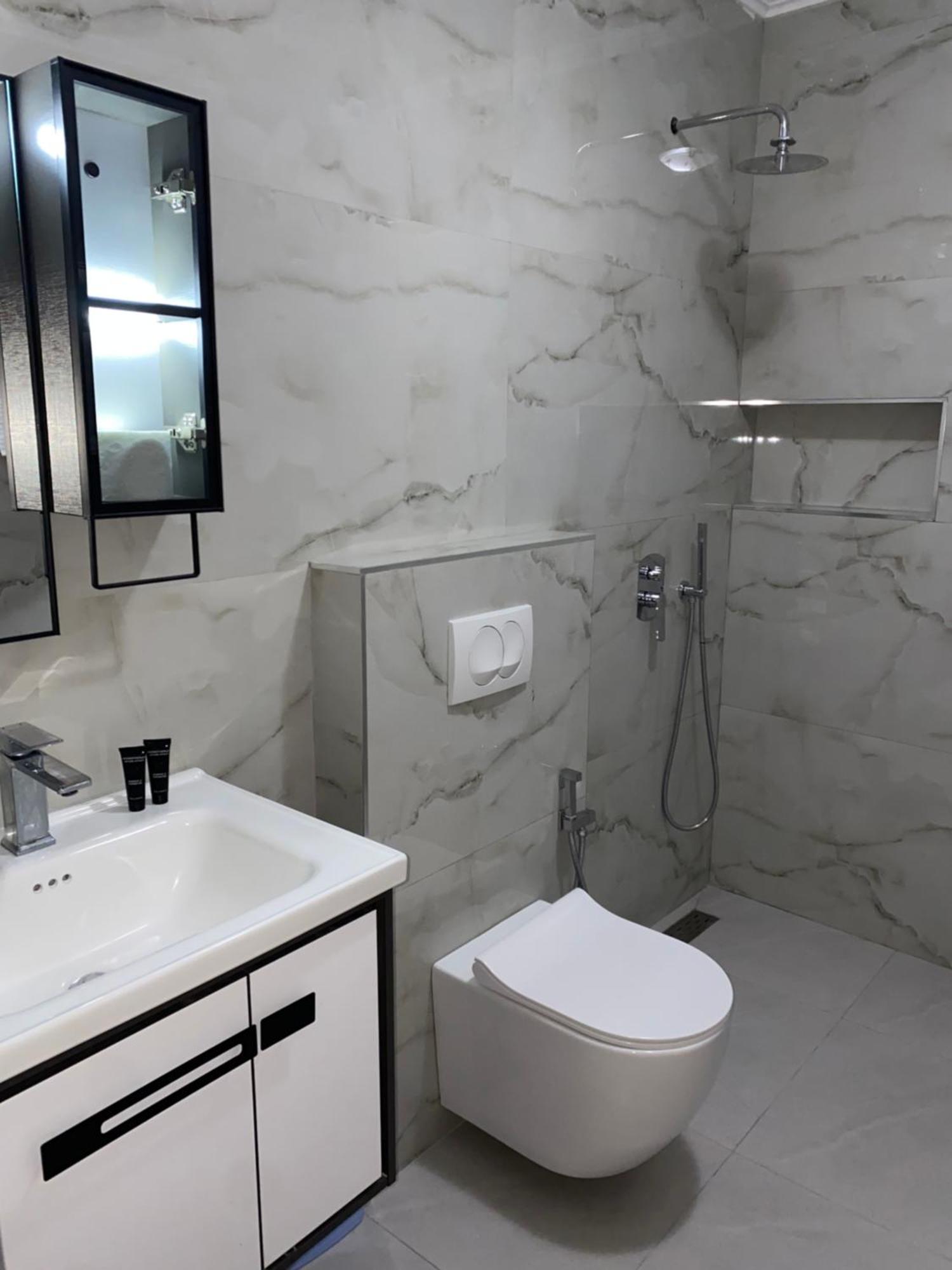 Prince Hotel Тирана Екстериор снимка