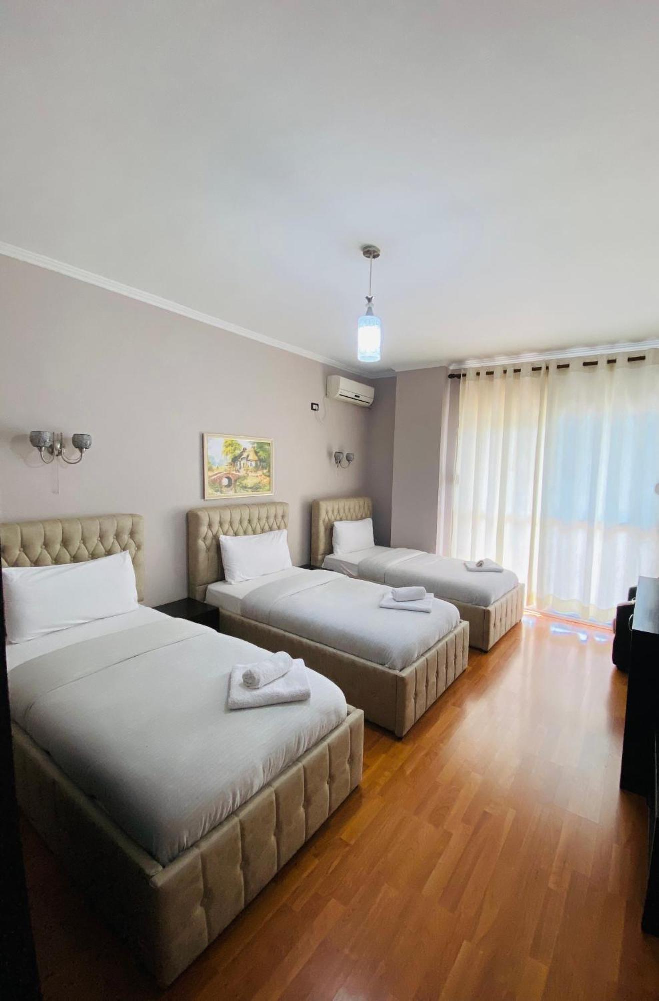Prince Hotel Тирана Екстериор снимка