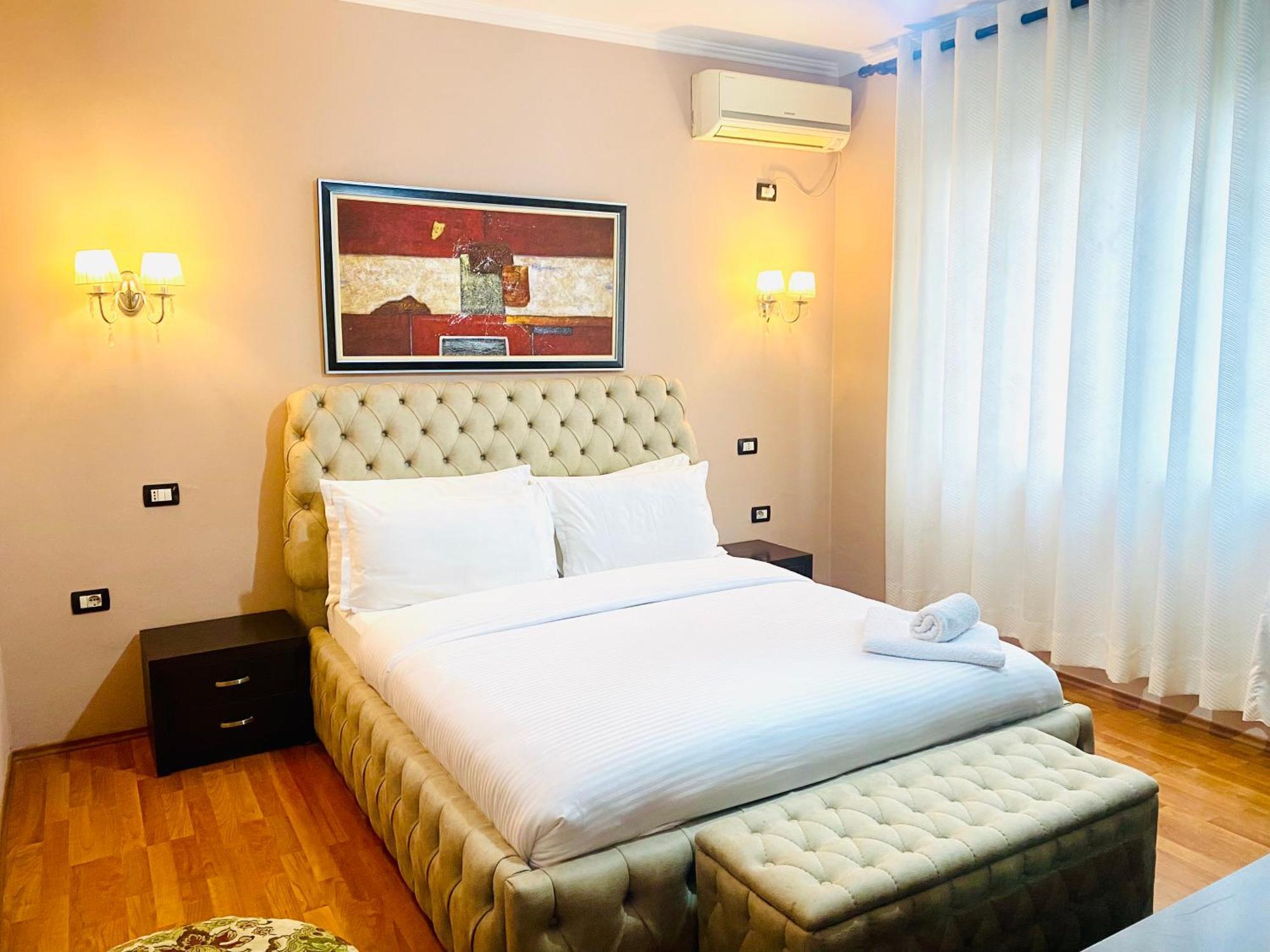 Prince Hotel Тирана Екстериор снимка